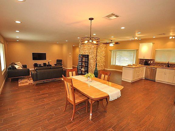 4th image of 202 Denton Dr