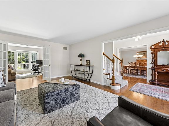 5th image of 832 Wexford Ct