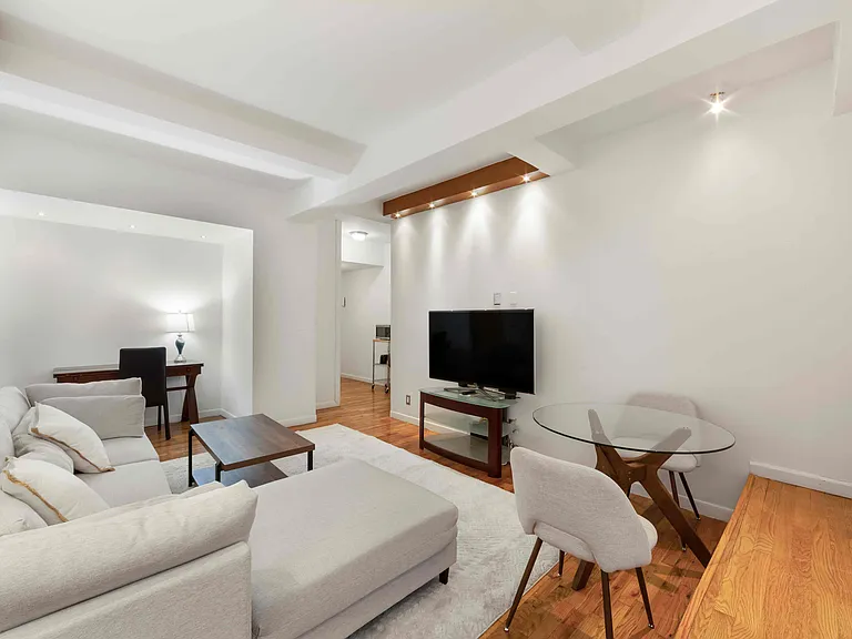 145 W 58th St #2K — Photo 3