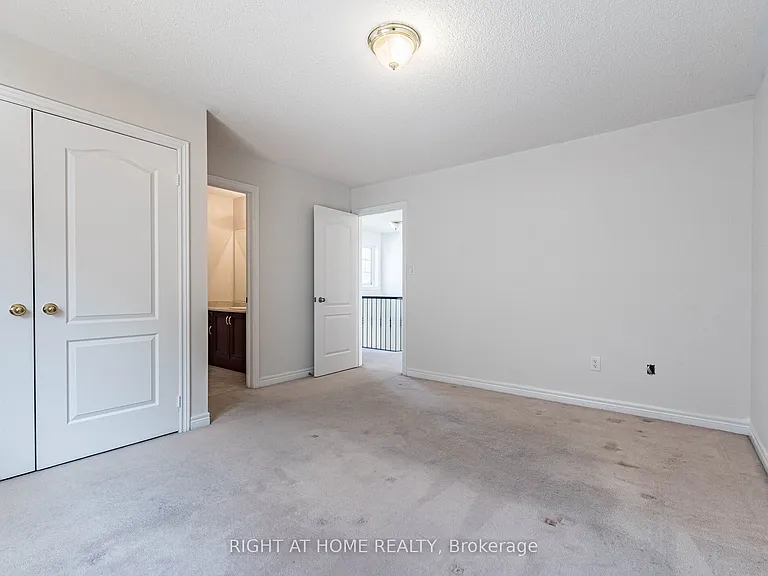 5441 Valhalla Cres — Photo 33