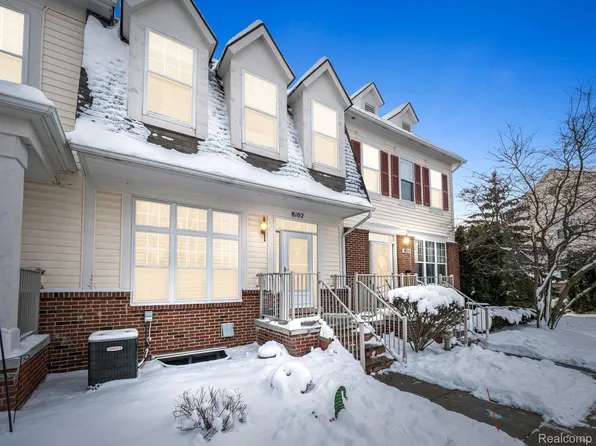 8102 Heron Hills Dr, Walled Lake, MI 48390