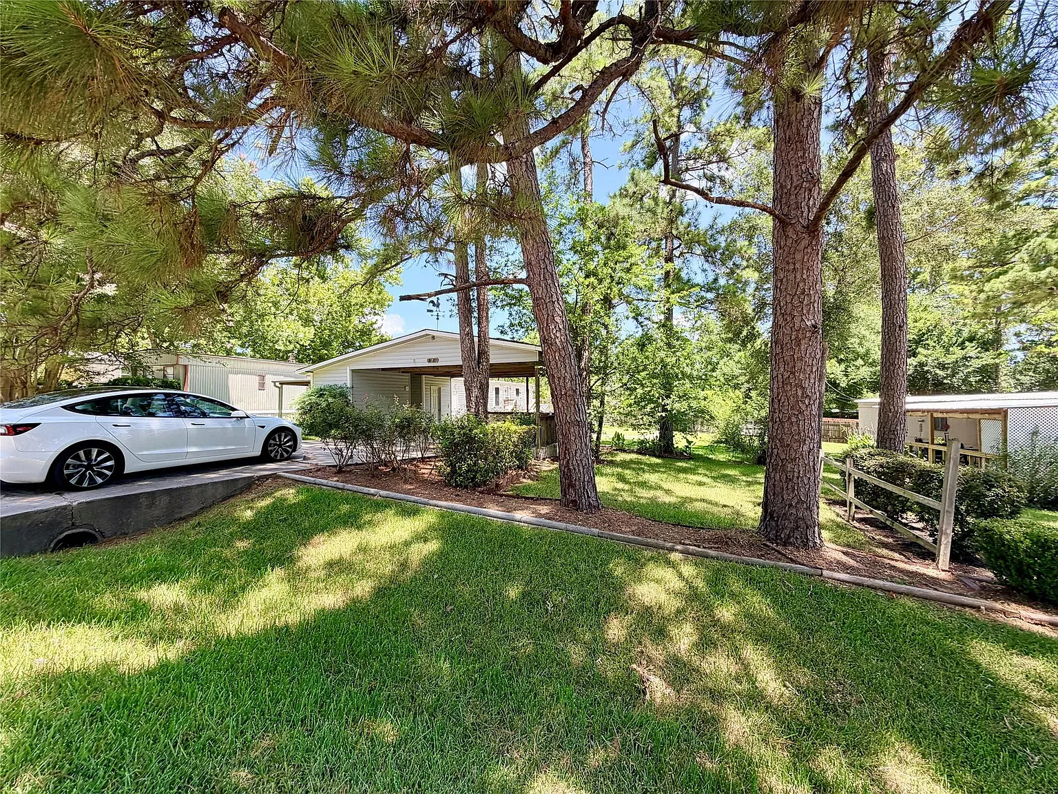 2 bed, 1.0 bath, 840 sqft, $1,550 — Photo 1