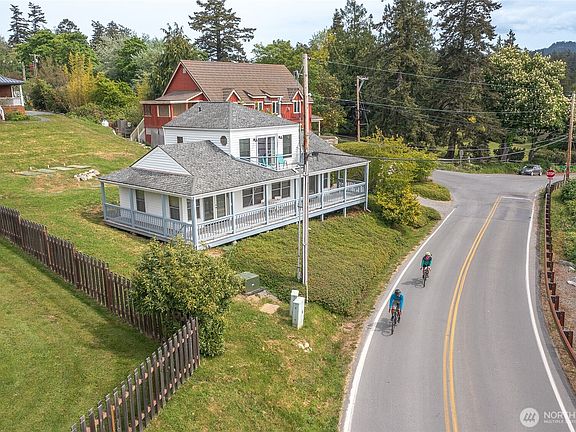 3rd image of 942 Deer Harbor Road