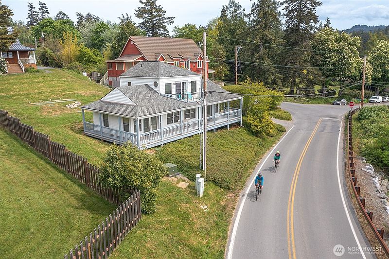 3rd image of 942 Deer Harbor Road