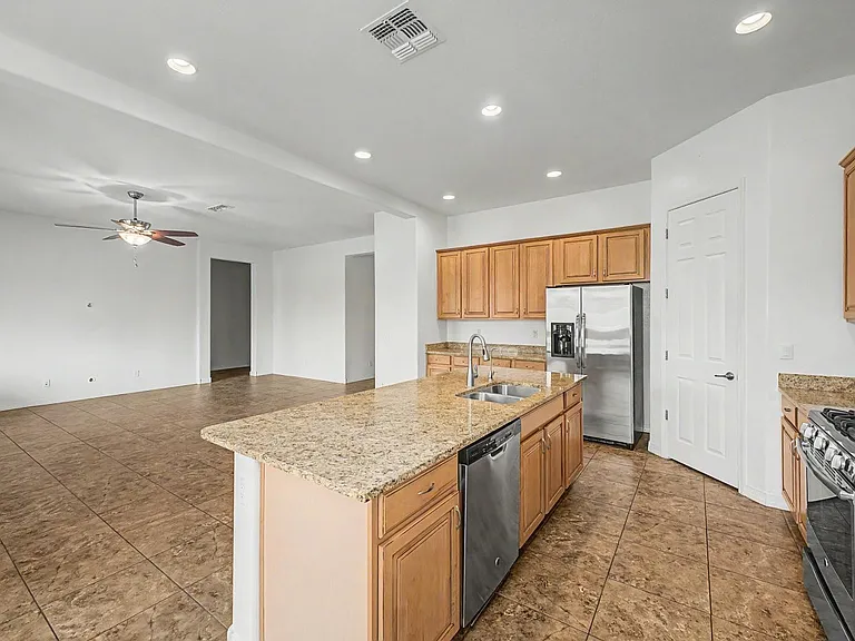 1133 E Buckingham Ave — Photo 10