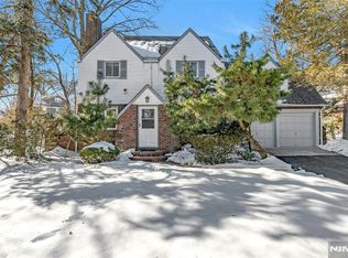 1 Grange Ct, Teaneck, NJ 07666