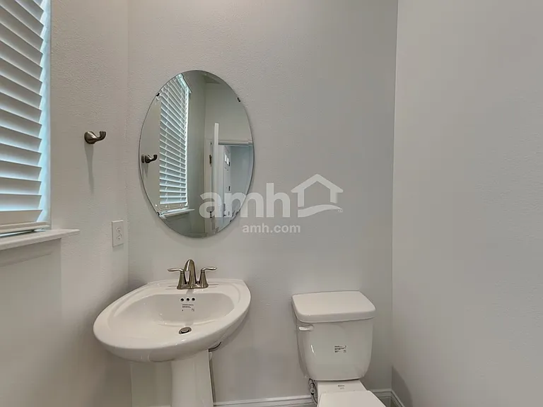 16381 Aubergine Aly — Photo 7