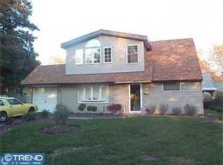 44 Kingwood Ln, Levittown, PA 19055