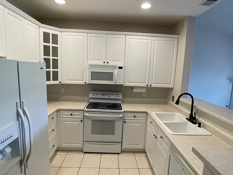 8412 S Holland Ct #303 — Photo 6