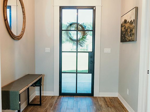 3rd image of 102 Oak Trl