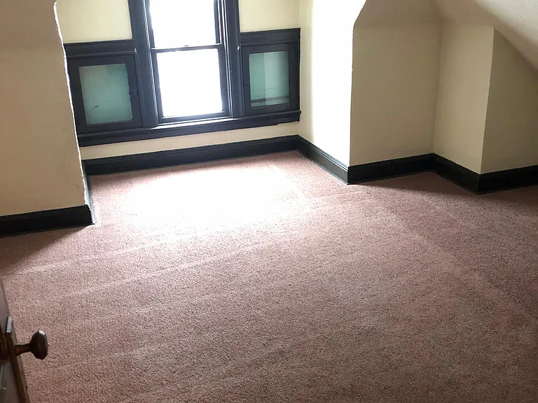 70 Pasadena St — Photo 15