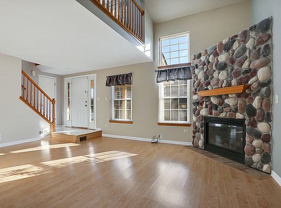 3rd image of 9344 Meadowview Dr