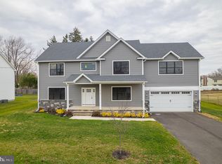 414 Flock Rd, Hamilton, NJ 08619