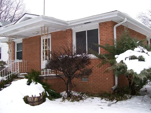 818 N Broadway Ave, Salem, IL 62881