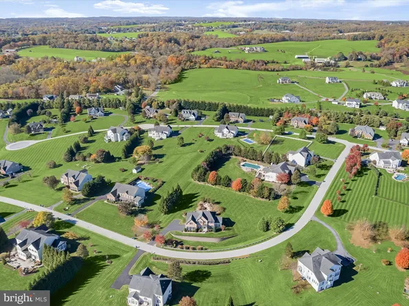 607 Corsair Ct, Sykesville, MD 21784