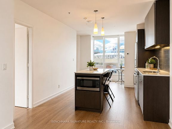 4th image of 203 College St #606