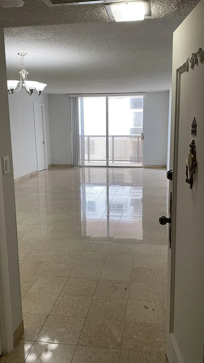 Photo 2 of 22 - 6039 Collins Ave #516 - Miami Beach, FL Entrance - 6039 Collins Ave #516