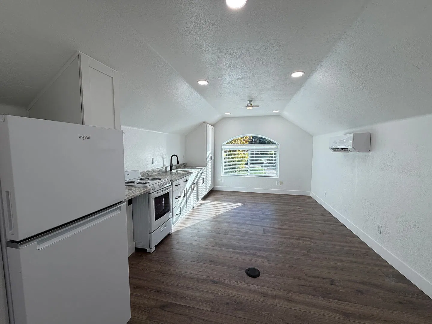 Upstairs Studio Apartment In Hurricane For Rent! — Photo 3