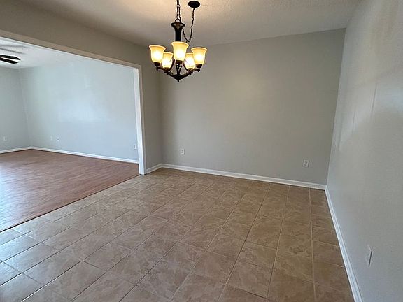 4th image of 109 Towne Park Dr