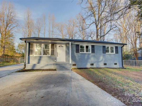 9812 Feldbank Dr, Charlotte, NC 28216