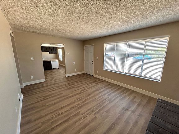 3rd image of 8443 W Glenrosa Ave