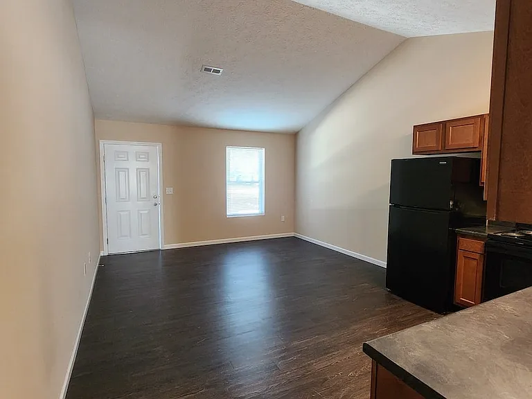 400 Jessie Dr — Photo 5