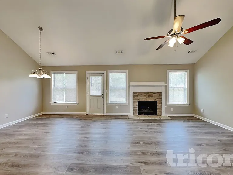 195 Falcon Ridge Dr — Photo 3