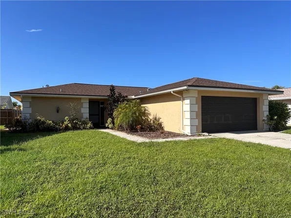 9715 Foxglove Cir, Fort Myers, FL 33919