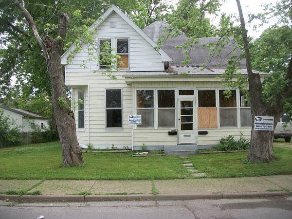 1st image of 2429 S Rotherwood Ave
