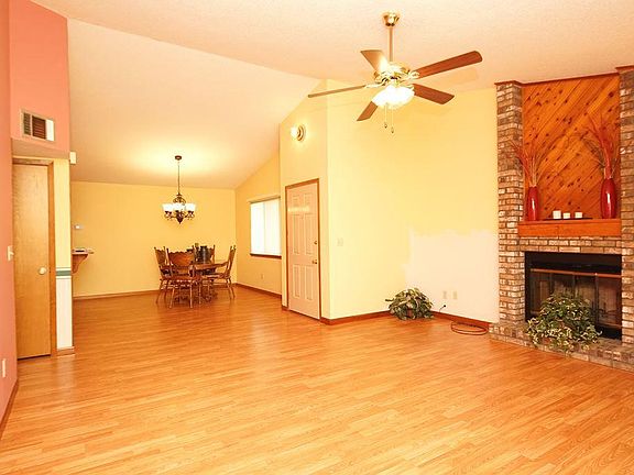3rd image of 1014 Alderwood Way
