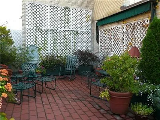 Sold by Akam Sales and Brokerage | media 1