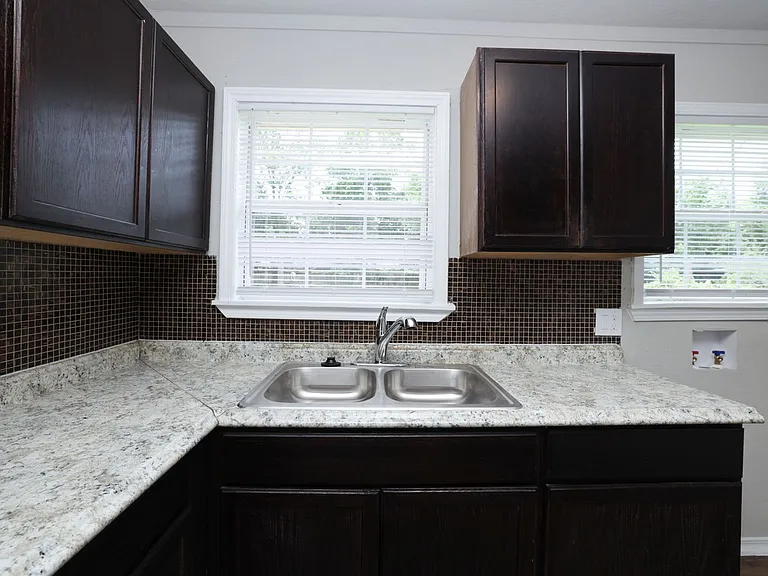 9026 Lake Forest Blvd — Photo 8
