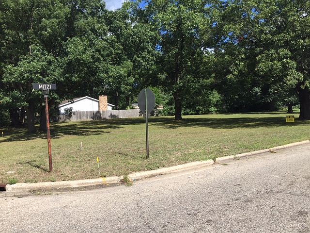 1st image of 530 Mitzi Dr
