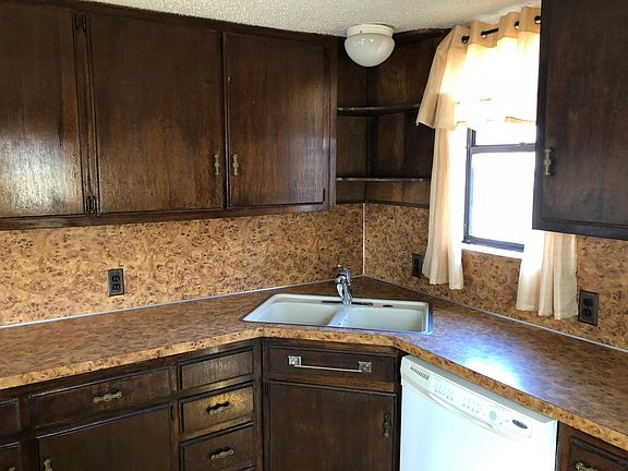 2nd image of 806 W Avenue J