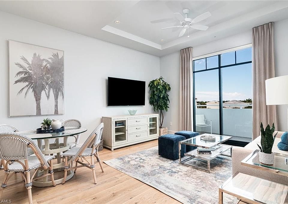 1st image of 101 8th St S #302