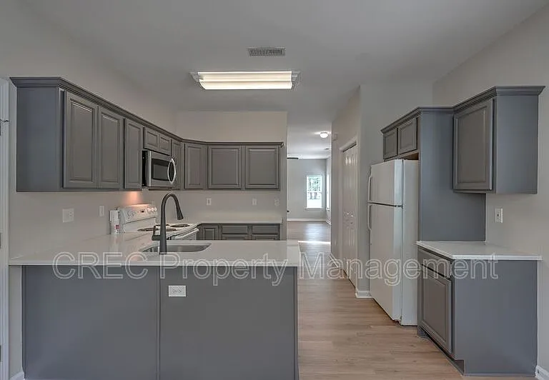 184 Grand Oaks Dr — Photo 3
