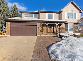 1600 Old Barn Cir, Libertyville, IL 60048