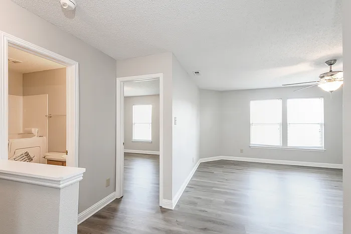 7587 Charlotte Dr — Photo 10