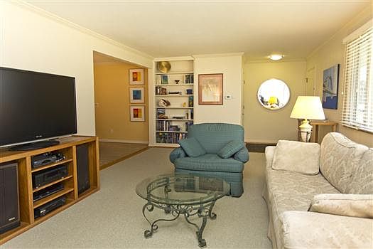 3rd image of 4206 Fairoaks Dr