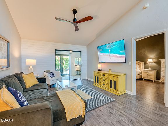 5th image of 1228 Charter Oaks Cir