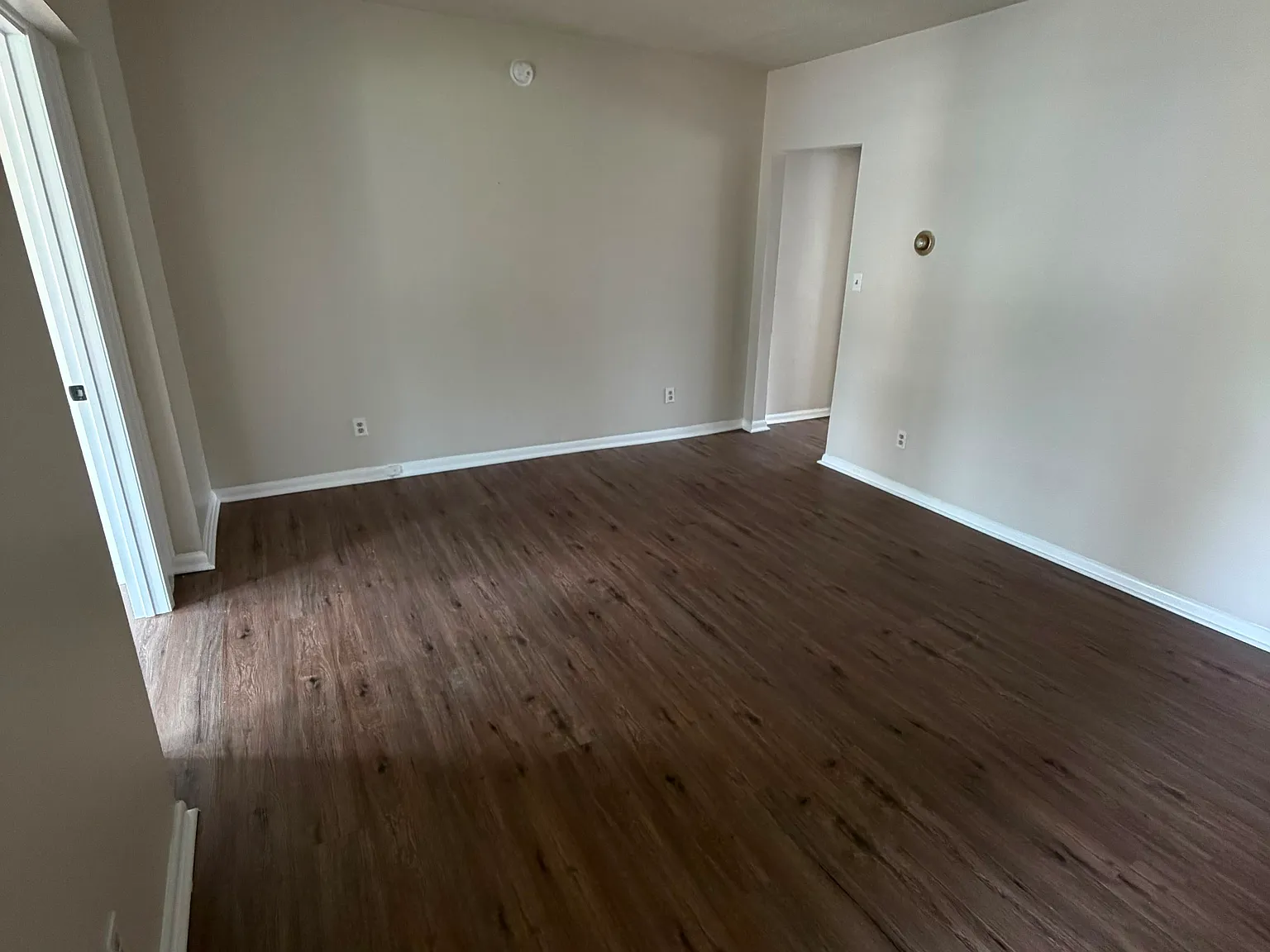 3 bed, $1,095 — Photo 2