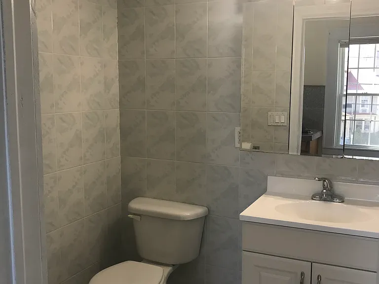 804 Farmington Ave #2B — Photo 6