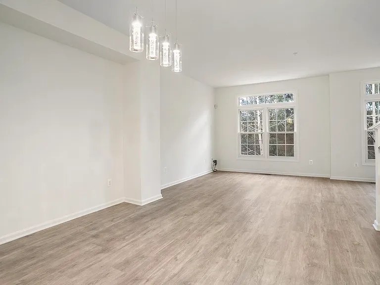 8852 Mansion View Ct — Photo 3