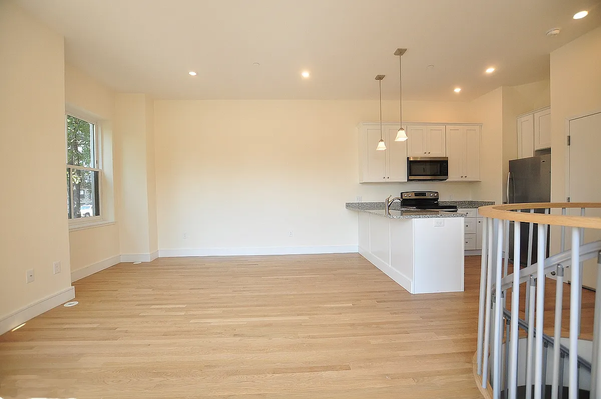 Building Photo - 867 Beacon St #1