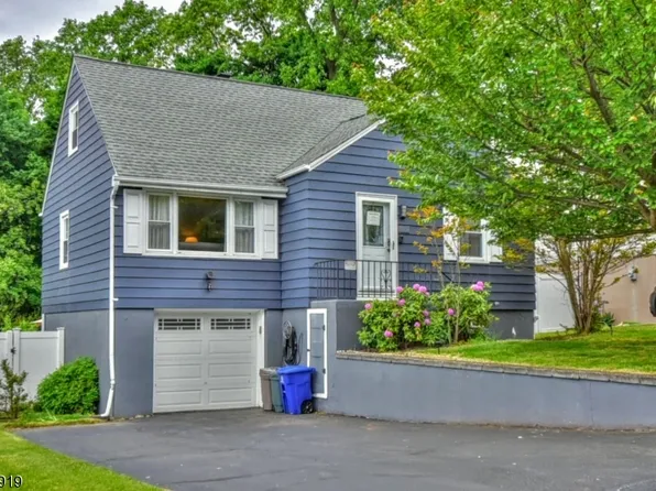 109 Brookview Dr, Woodland Park, NJ 07424