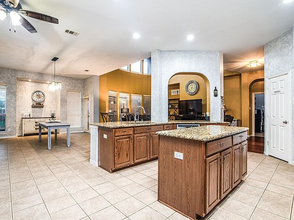 3rd image of 13324 Citrus Ln