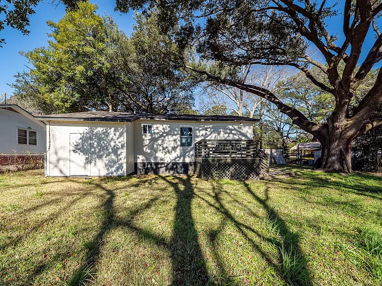 1511 Larry St — Photo 39