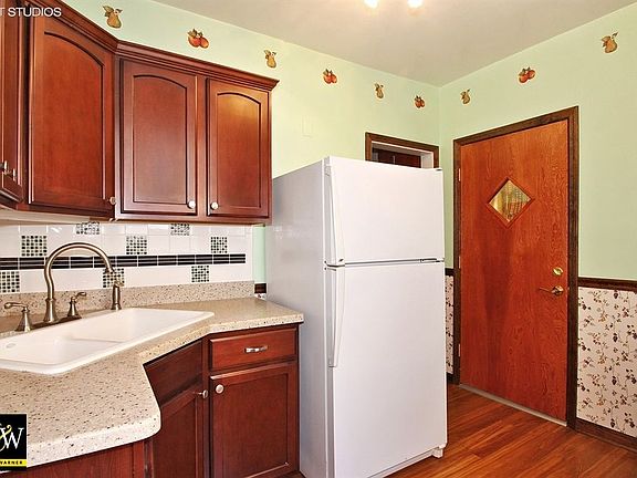4th image of 4644 N Kilbourn Ave