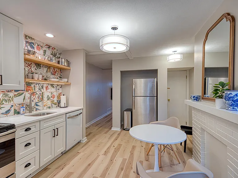 350 Lamont Pl — Photo 7