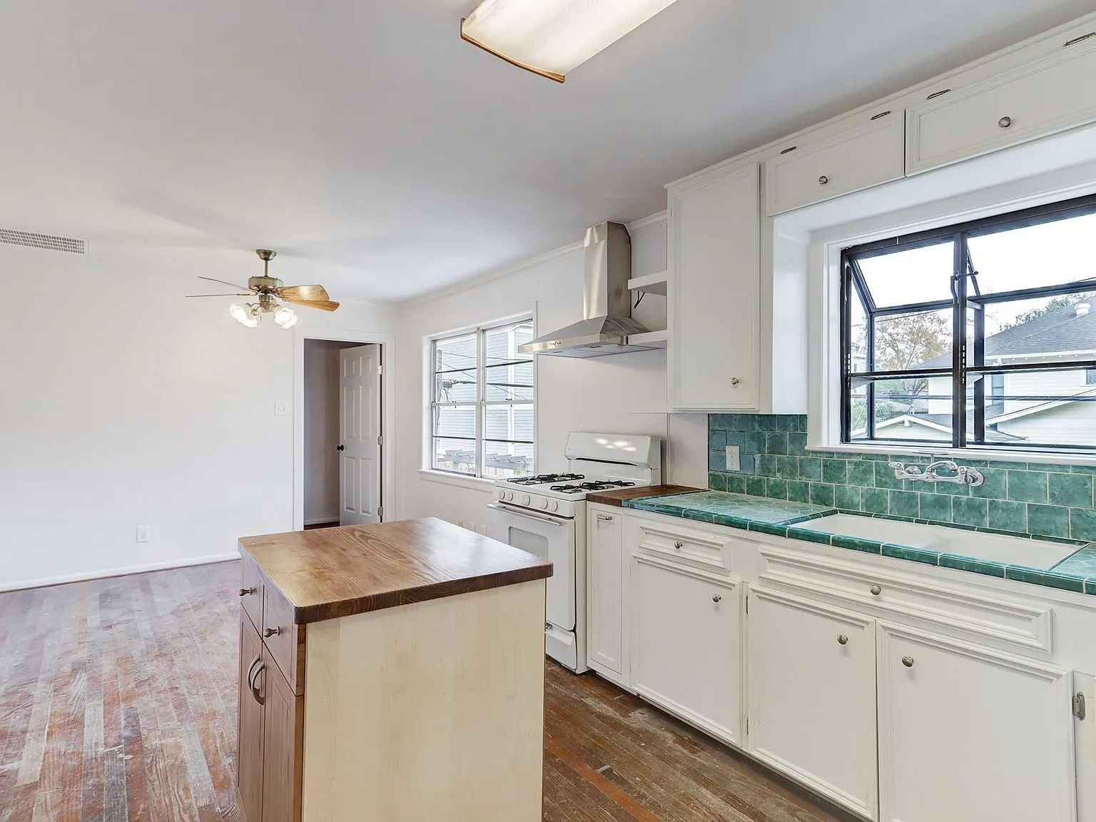 2 bed, 1.0 bath, 782 sqft, $2,000 — Photo 3